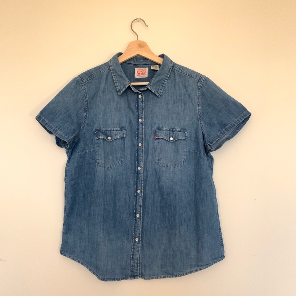 Levi’s short sleeved chambray NWT